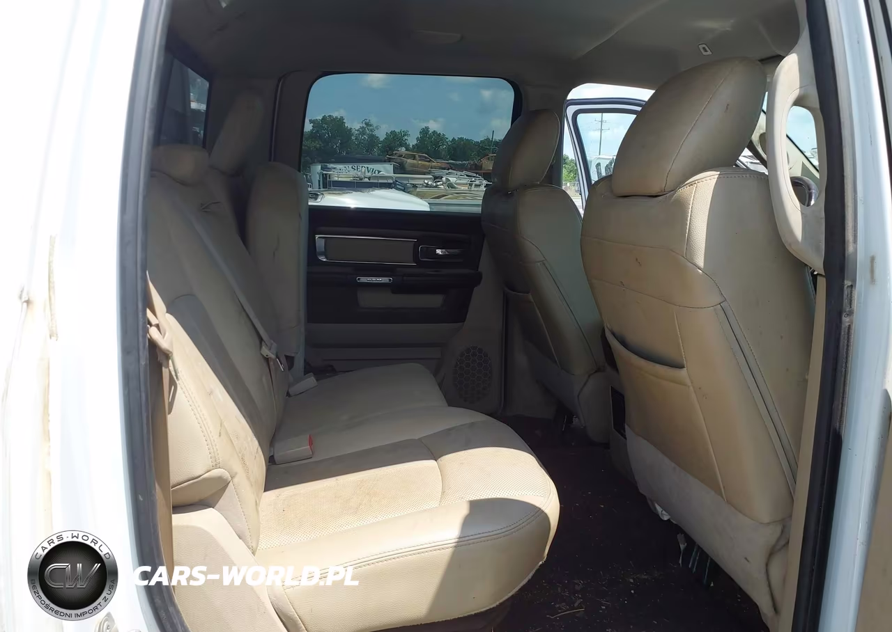 2018 Ram 3500 Laramie 4X4 8' Box VIN:3C63RRJL2JG324703 - 7