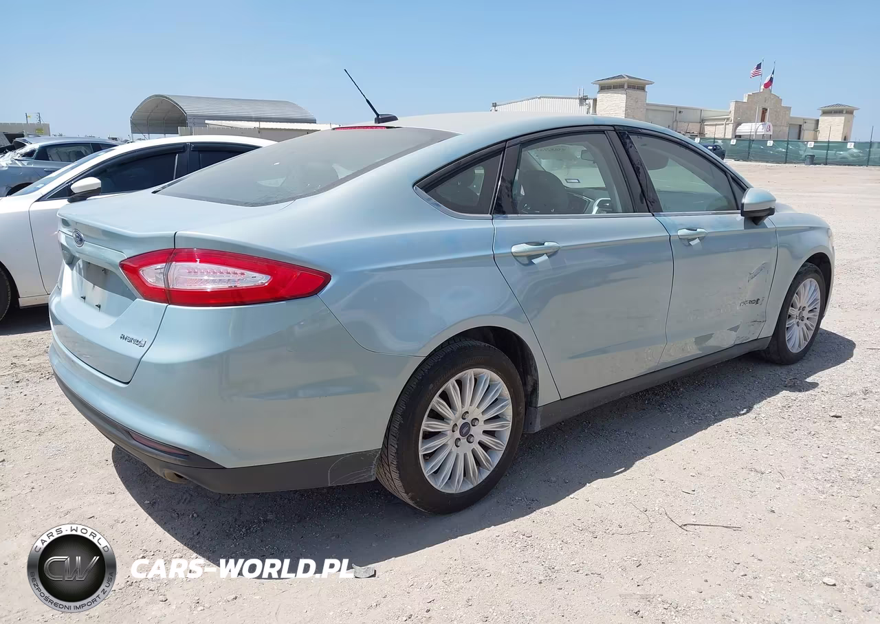 2014 Ford Fusion Hybrid S VIN:3FA6P0UU1ER368719 - 4