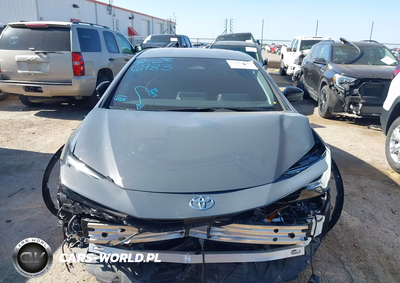 2025 Toyota Prius Plug-In Hybrid Se VIN:JTDACACU6S3046983 - 13