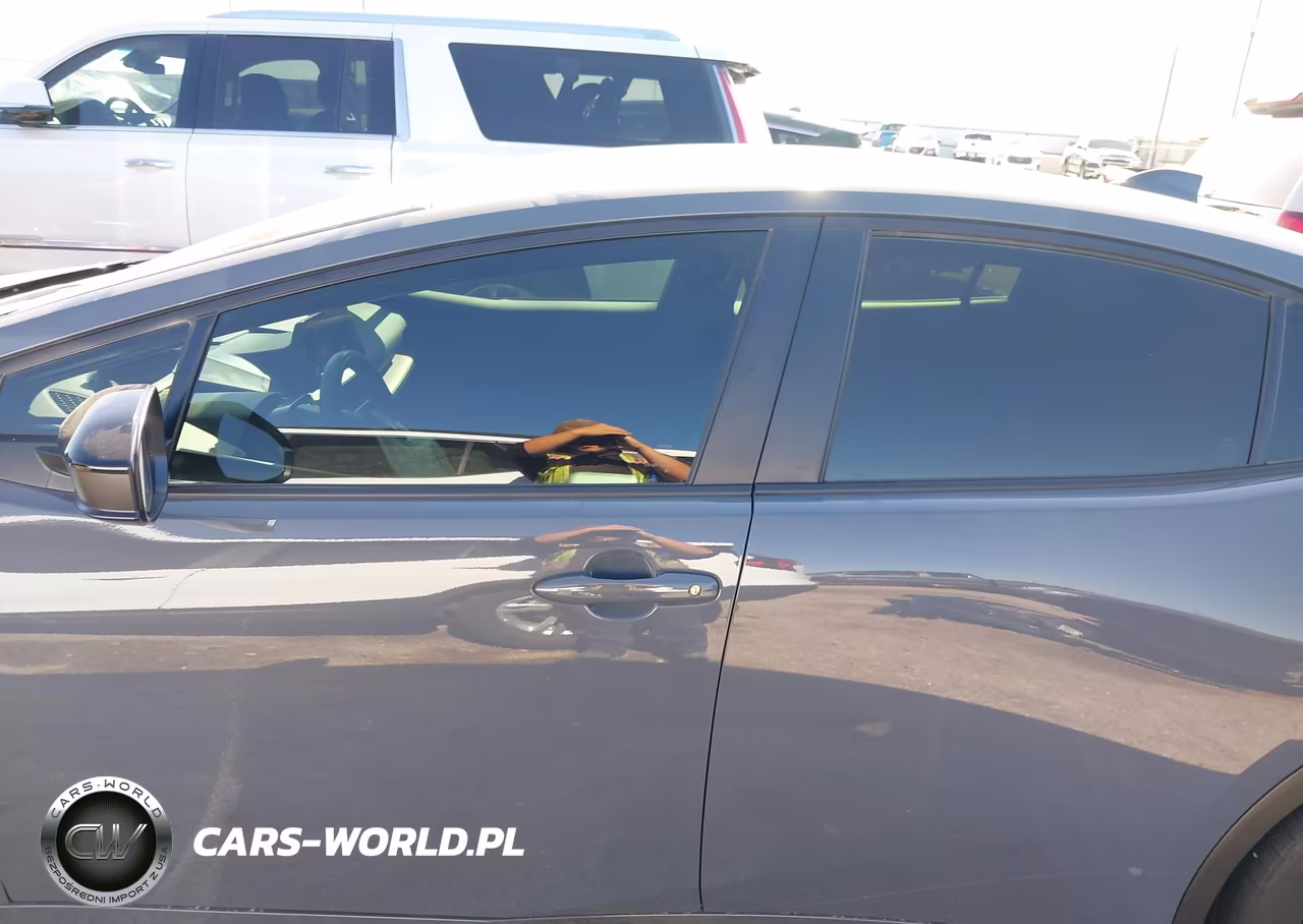2025 Toyota Prius Plug-In Hybrid Se VIN:JTDACACU6S3046983 - 15