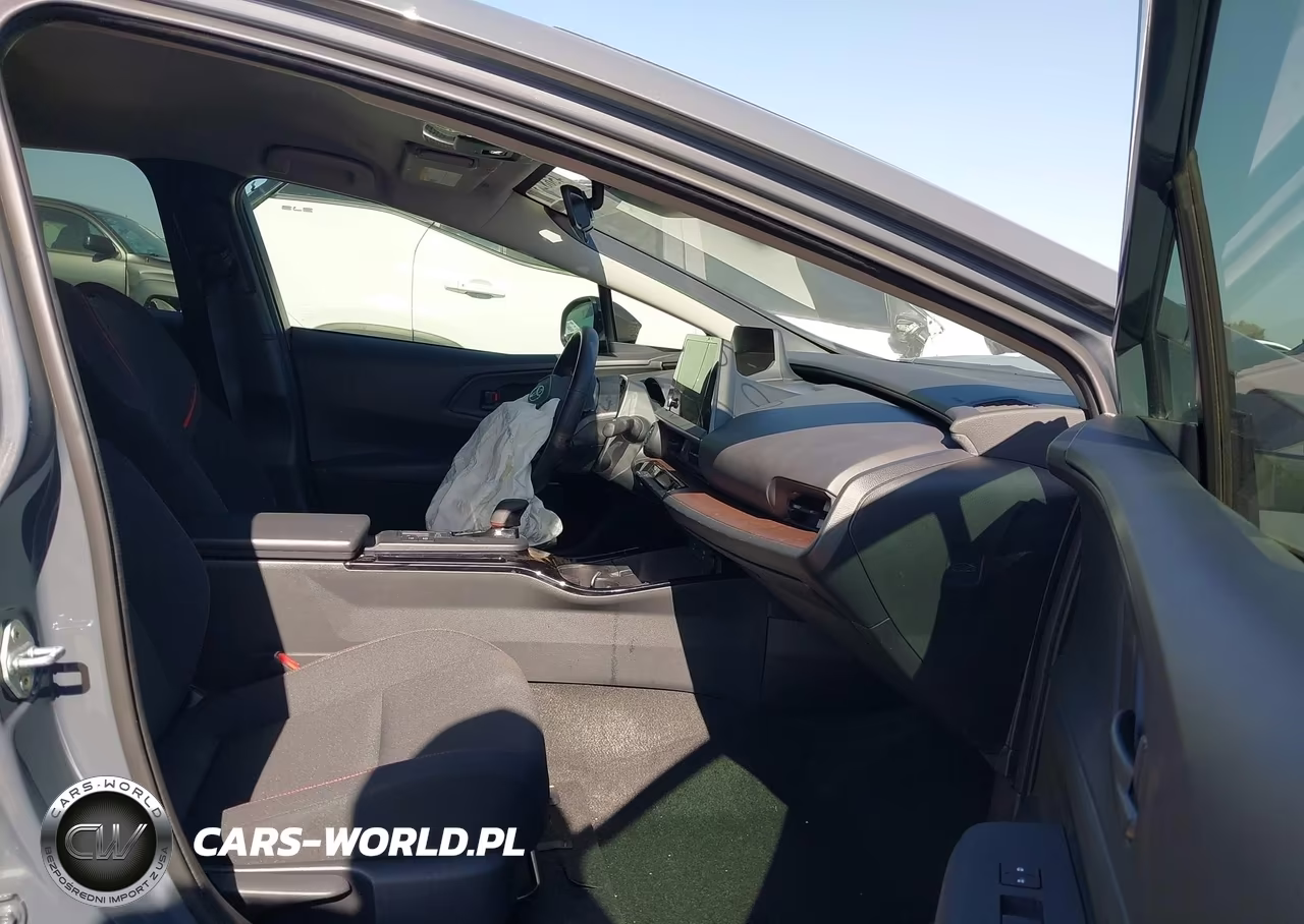 2025 Toyota Prius Plug-In Hybrid Se VIN:JTDACACU6S3046983 - 5