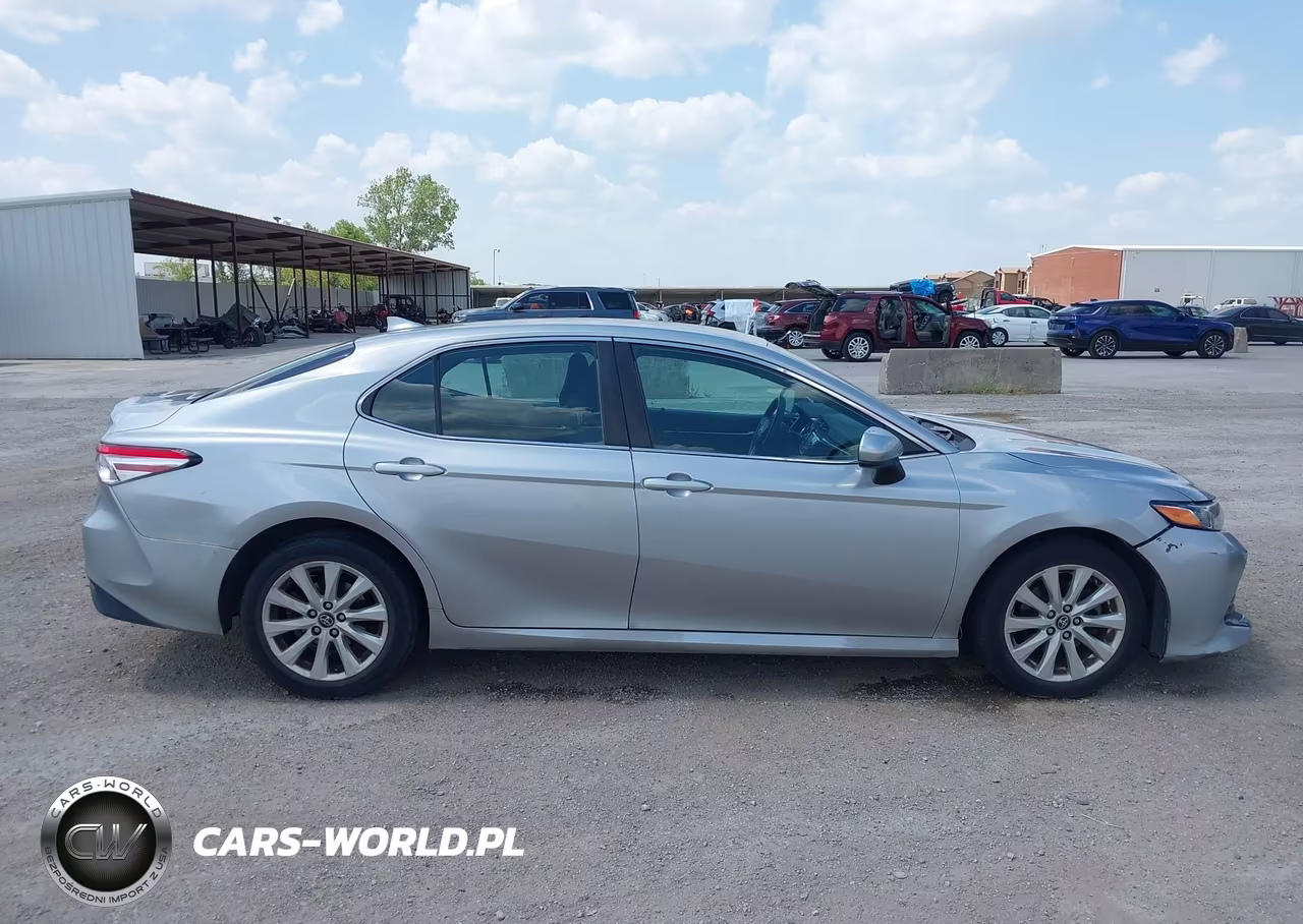 2019 Toyota Camry Le VIN:4T1B11HK2KU740206 - 13