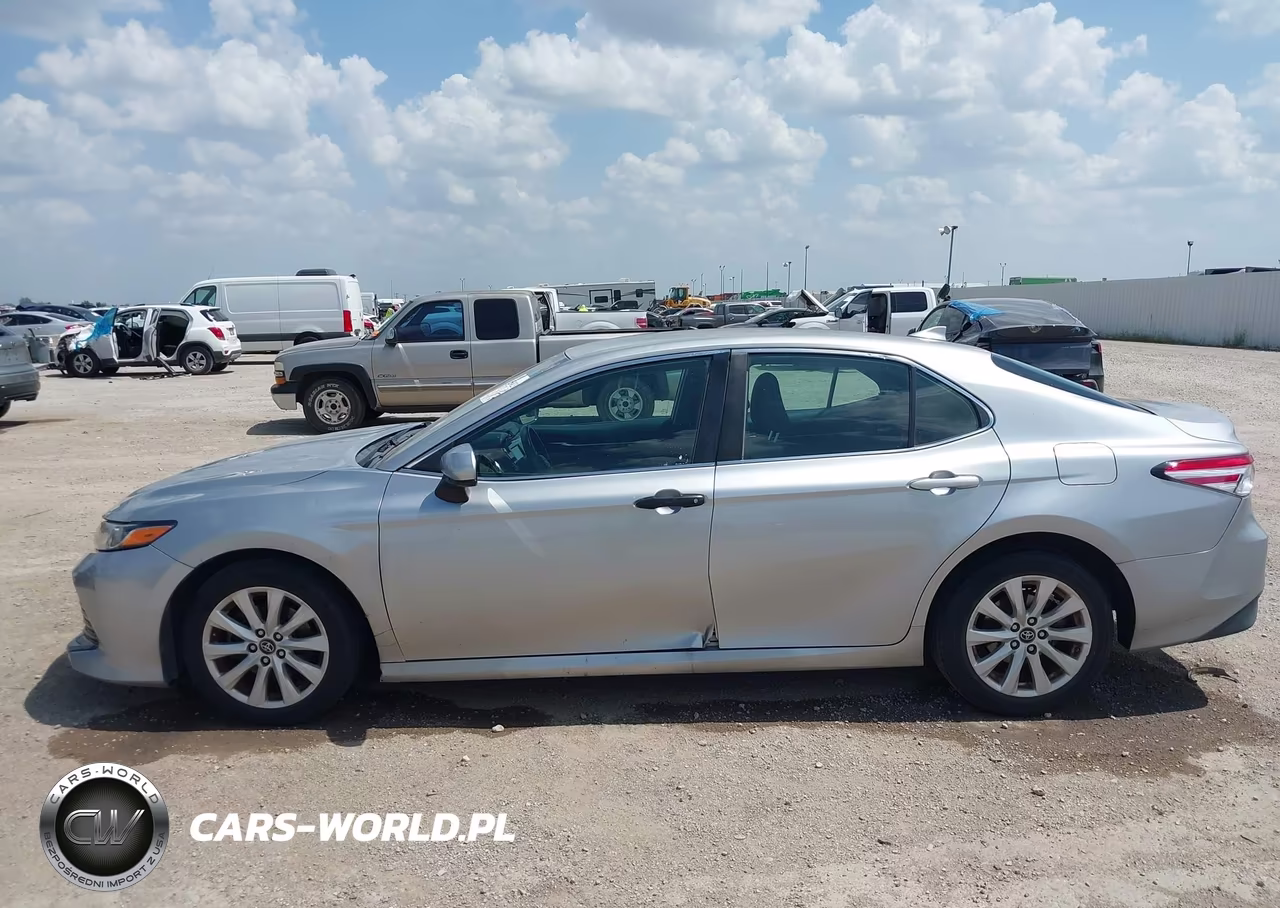 2019 Toyota Camry Le VIN:4T1B11HK2KU740206 - 14