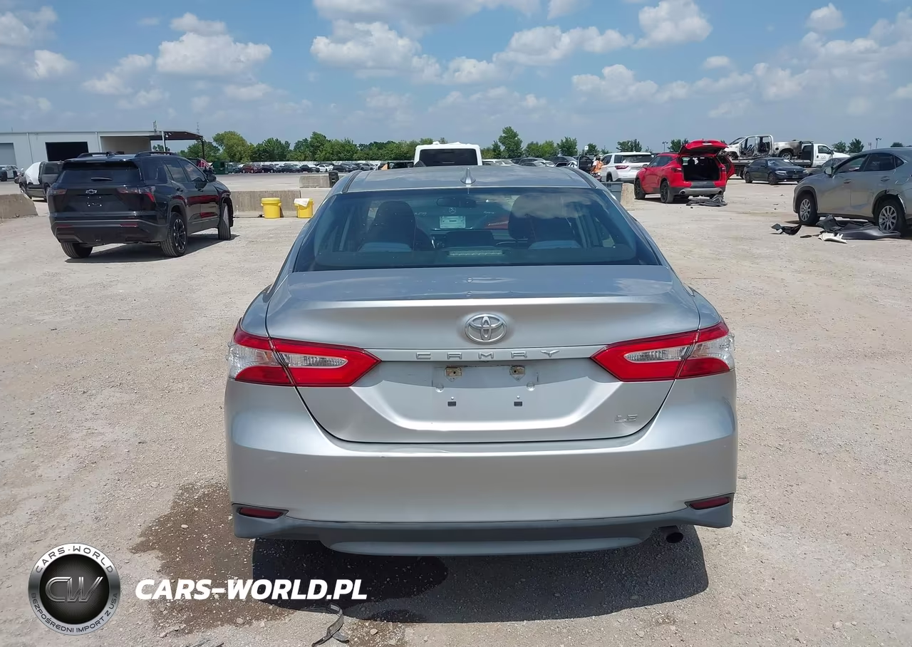 2019 Toyota Camry Le VIN:4T1B11HK2KU740206 - 16