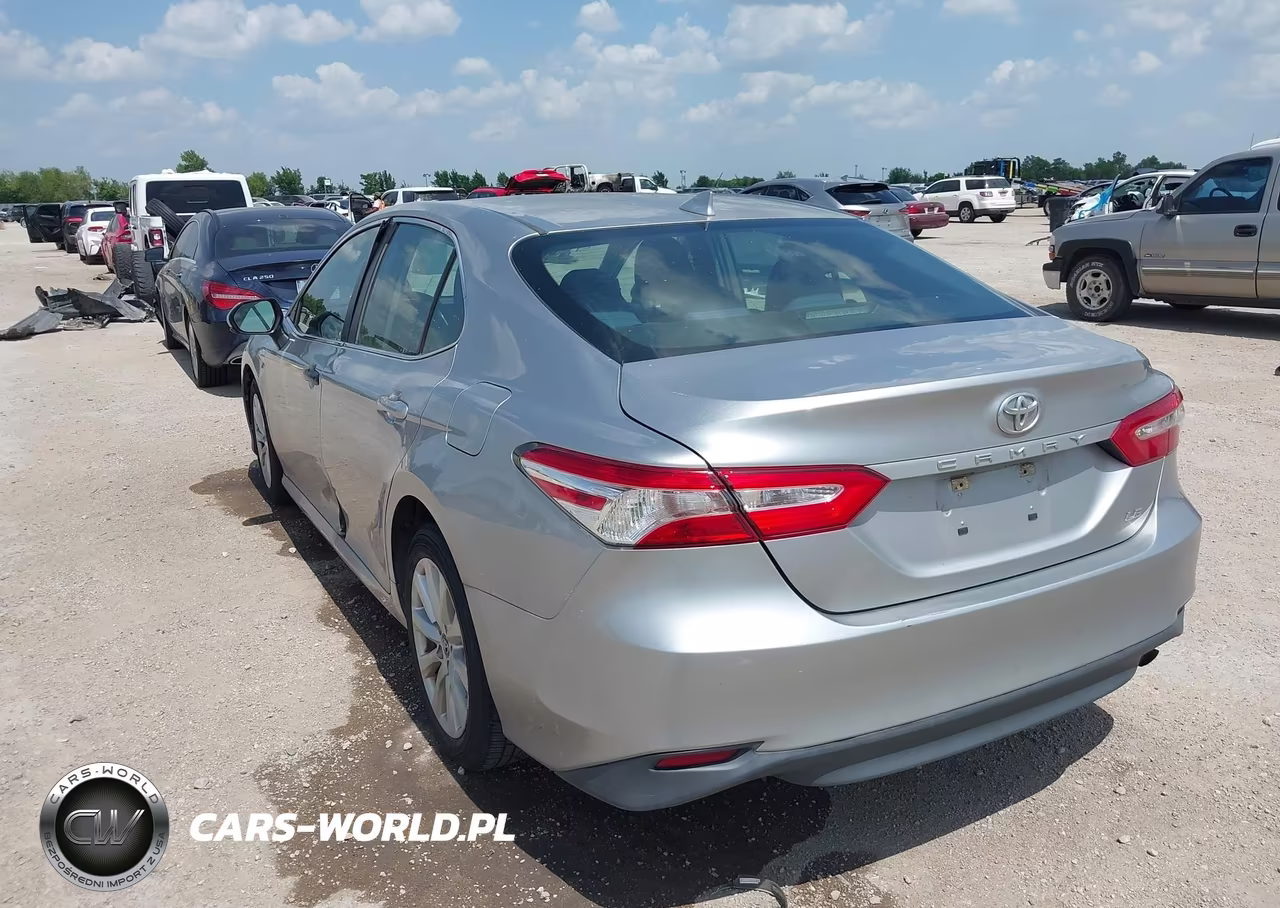 2019 Toyota Camry Le VIN:4T1B11HK2KU740206 - 3
