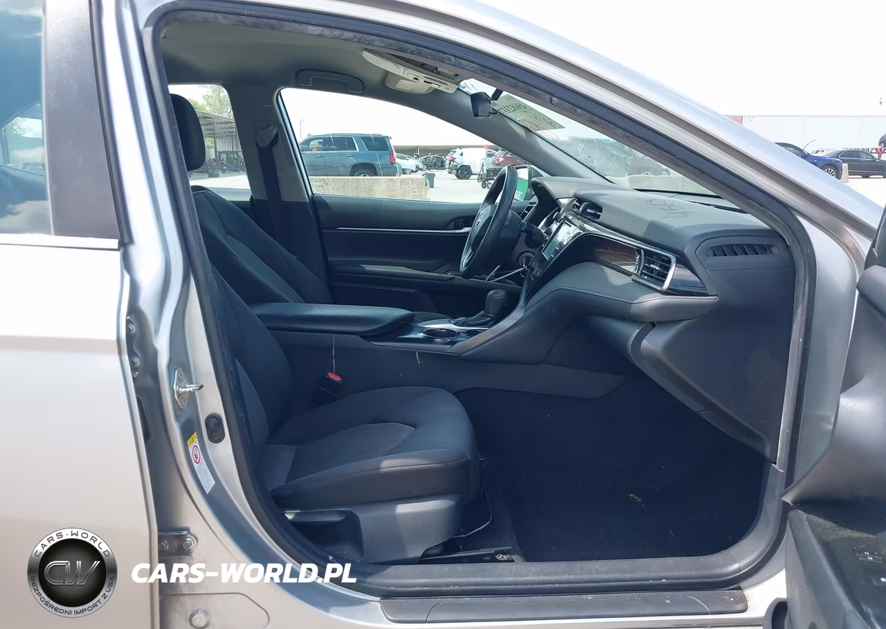 2019 Toyota Camry Le VIN:4T1B11HK2KU740206 - 5