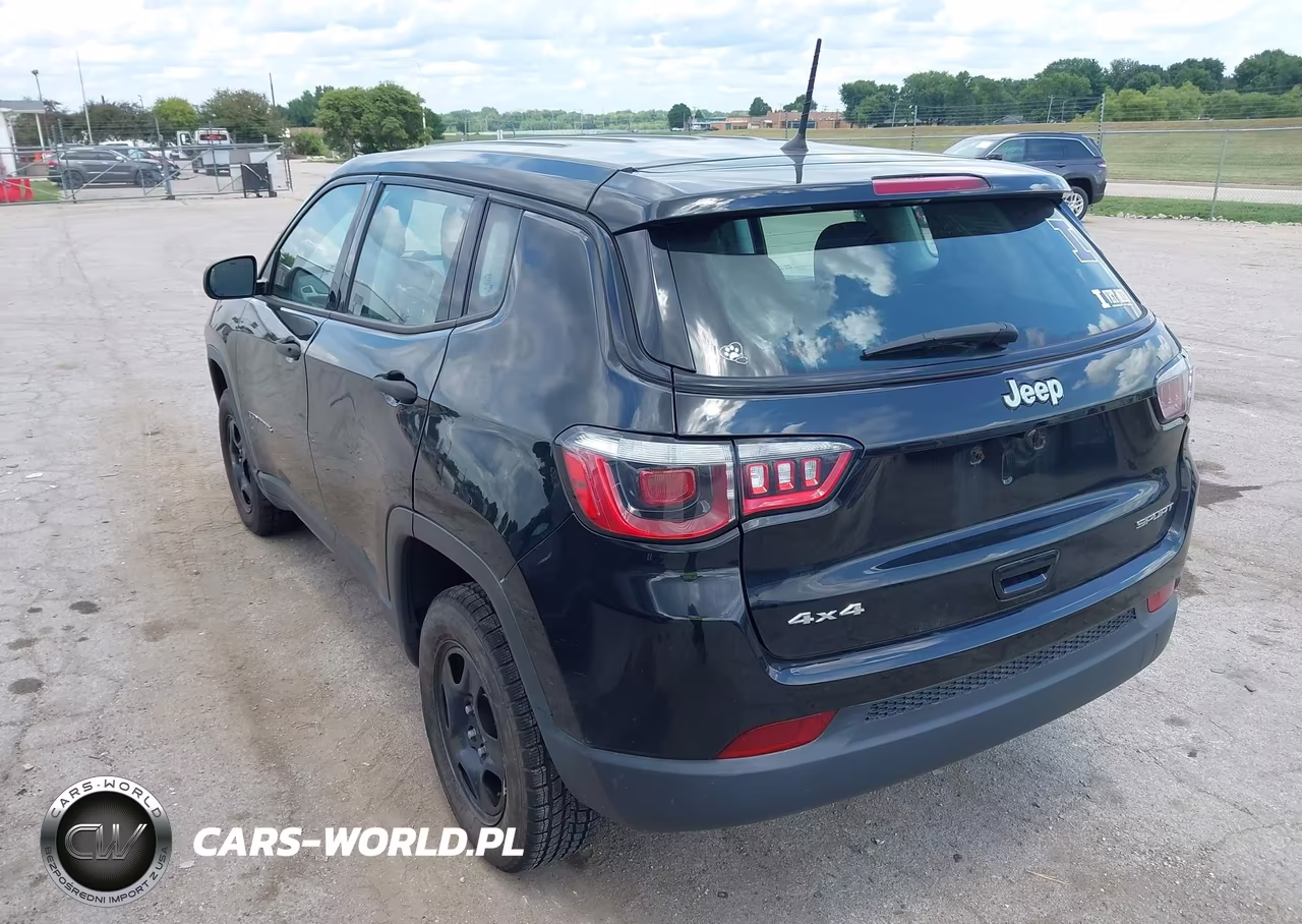 2018 Jeep Compass Sport 4X4 VIN:3C4NJDAB4JT200684 - 3