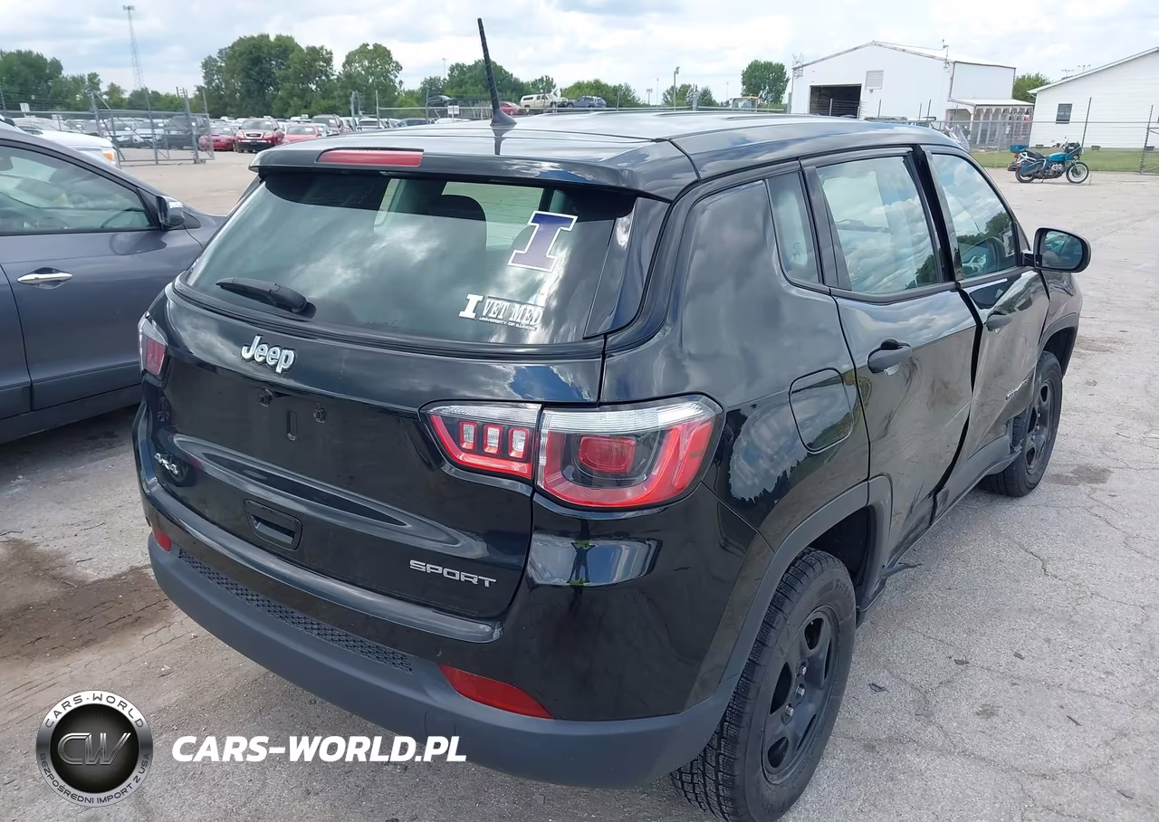 2018 Jeep Compass Sport 4X4 VIN:3C4NJDAB4JT200684 - 4
