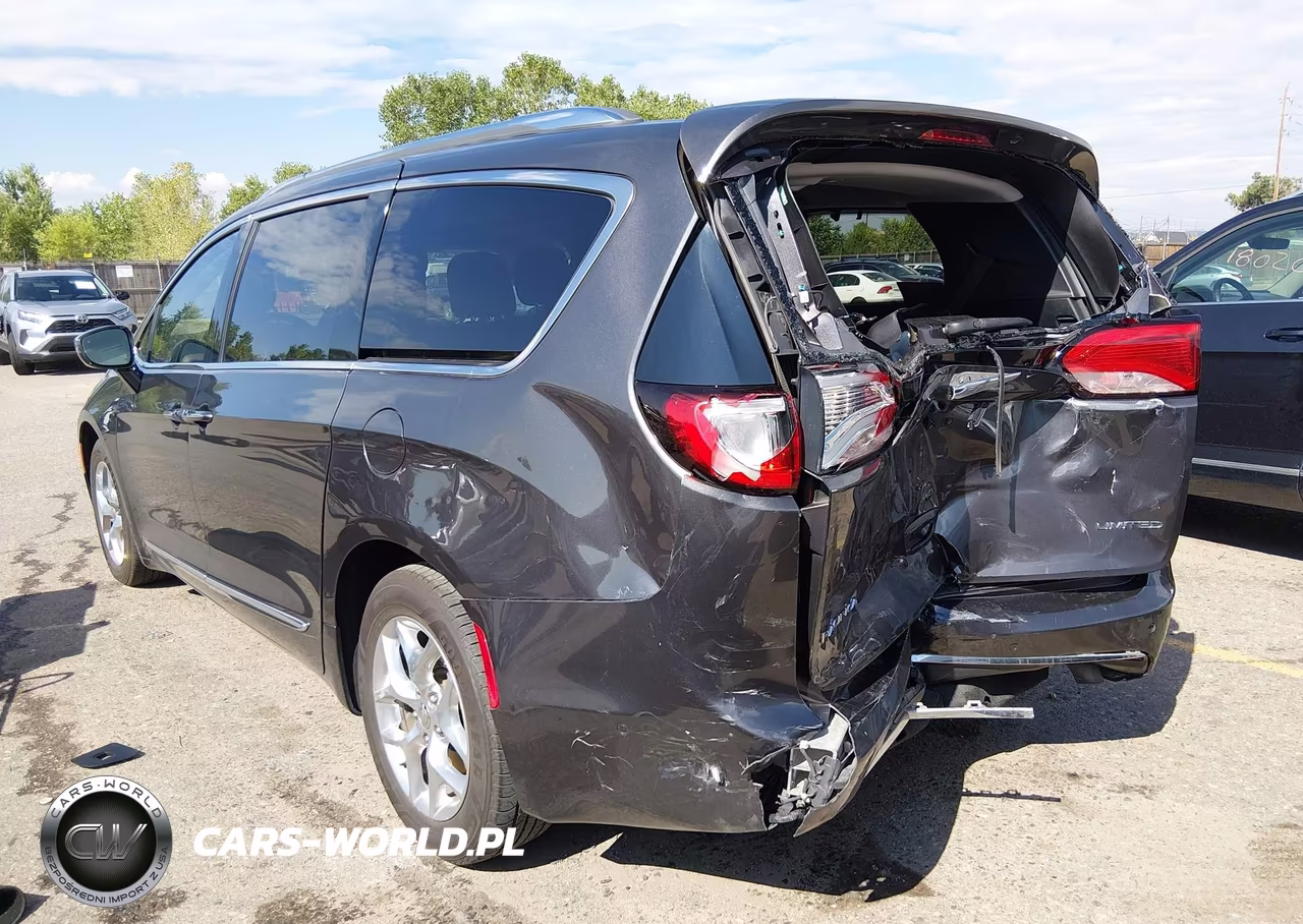 2018 Chrysler Pacifica Limited VIN:2C4RC1GG3JR109079 - 3