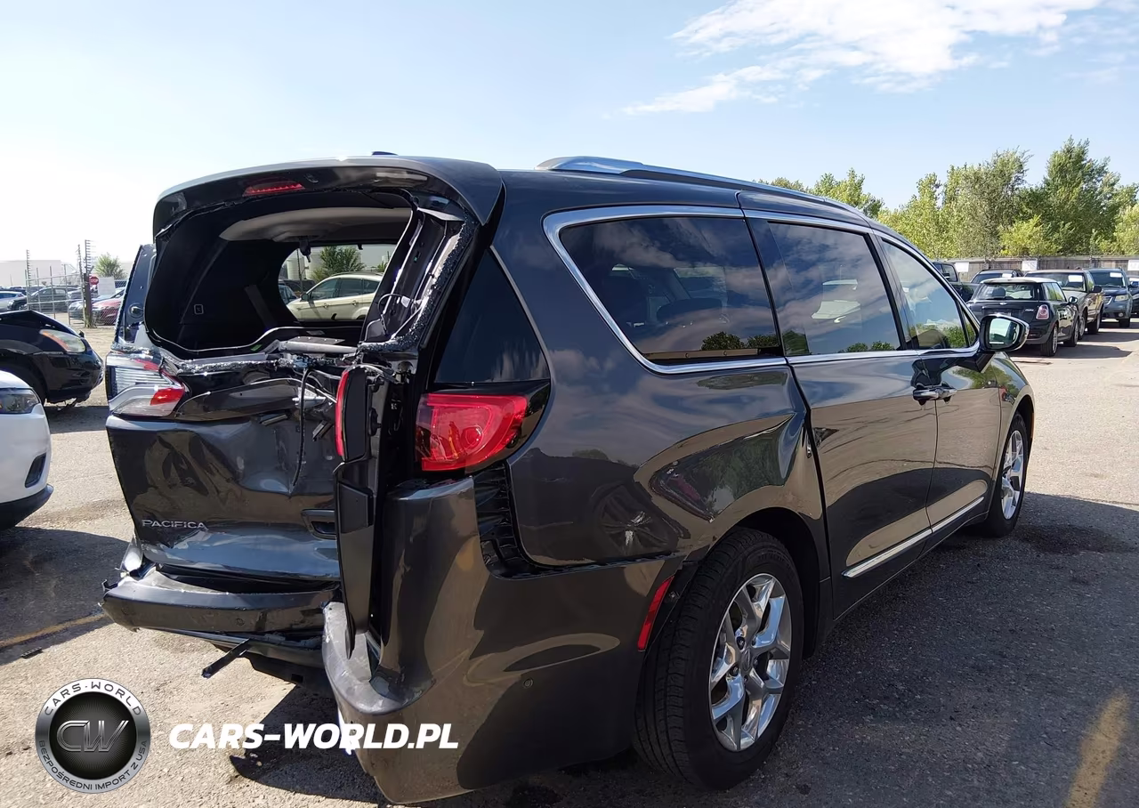 2018 Chrysler Pacifica Limited VIN:2C4RC1GG3JR109079 - 4