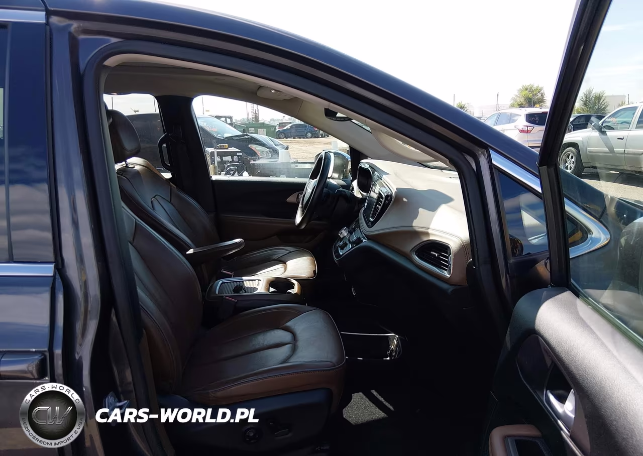 2018 Chrysler Pacifica Limited VIN:2C4RC1GG3JR109079 - 5