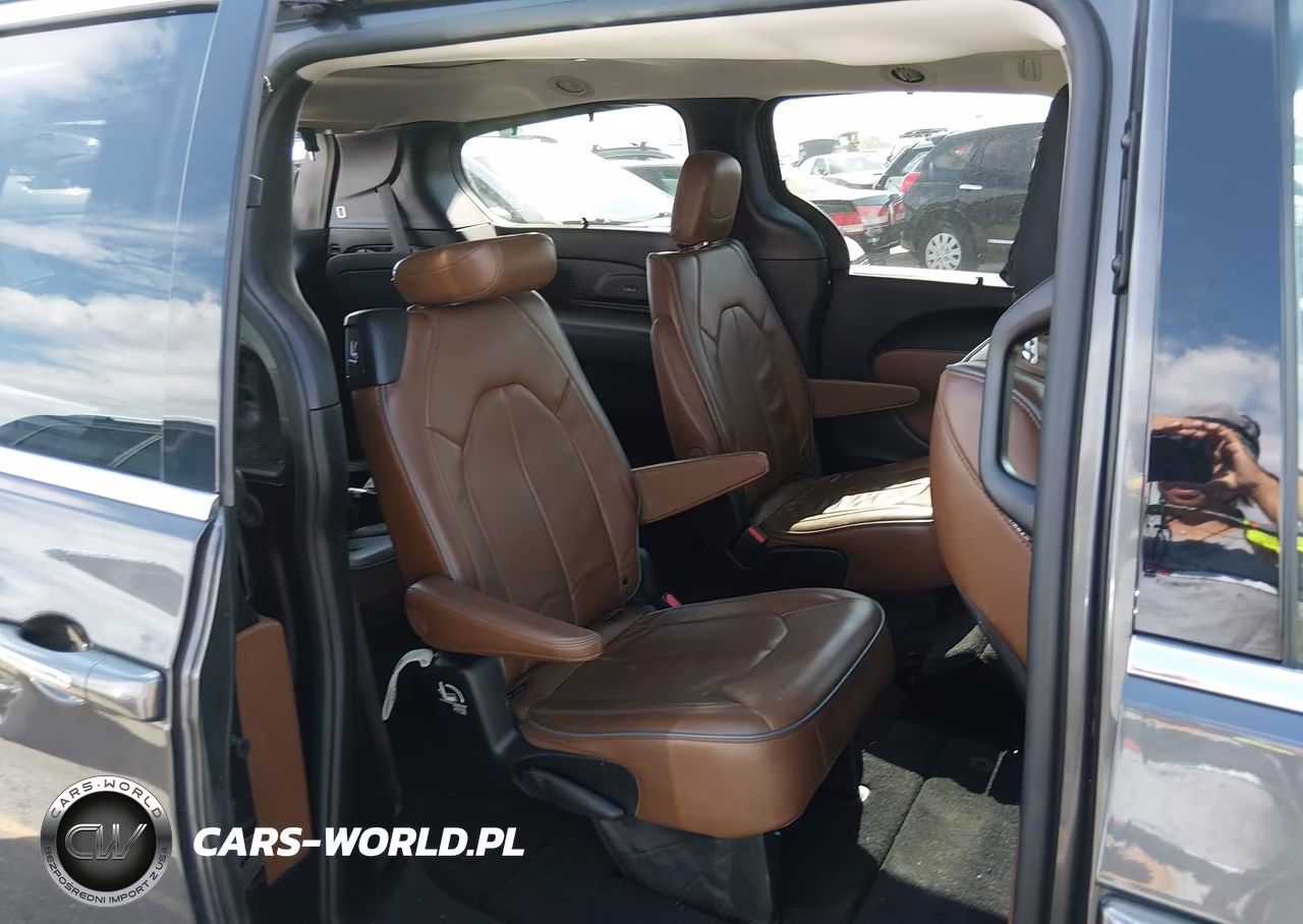 2018 Chrysler Pacifica Limited VIN:2C4RC1GG3JR109079 - 8