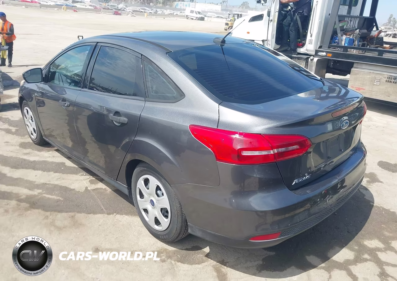 2016 Ford Focus S VIN:1FADP3E25GL275953 - 3