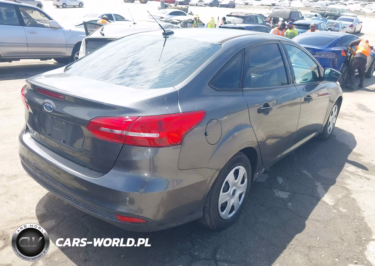 2016 Ford Focus S VIN:1FADP3E25GL275953 - 4