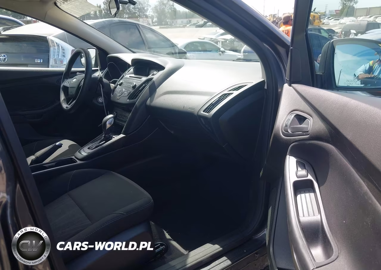 2016 Ford Focus S VIN:1FADP3E25GL275953 - 5