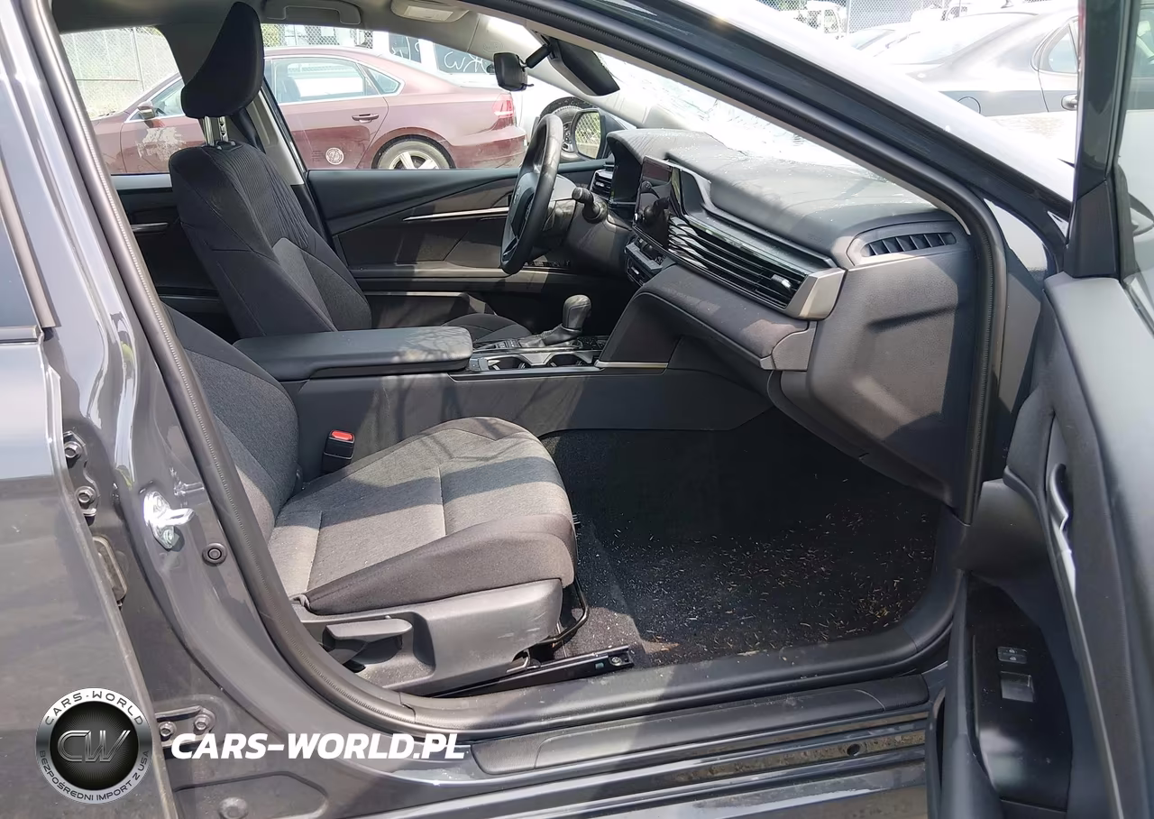 2026 Toyota Camry Le VIN:4T1DAACK0TU249621 - 5