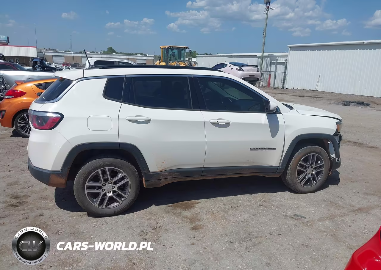 2018 Jeep Compass Latitude 4X4 VIN:3C4NJDBB0JT232272 - 13