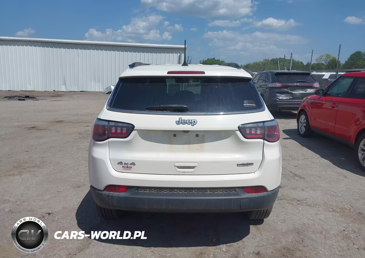 2018 Jeep Compass Latitude 4X4 VIN:3C4NJDBB0JT232272 - 16