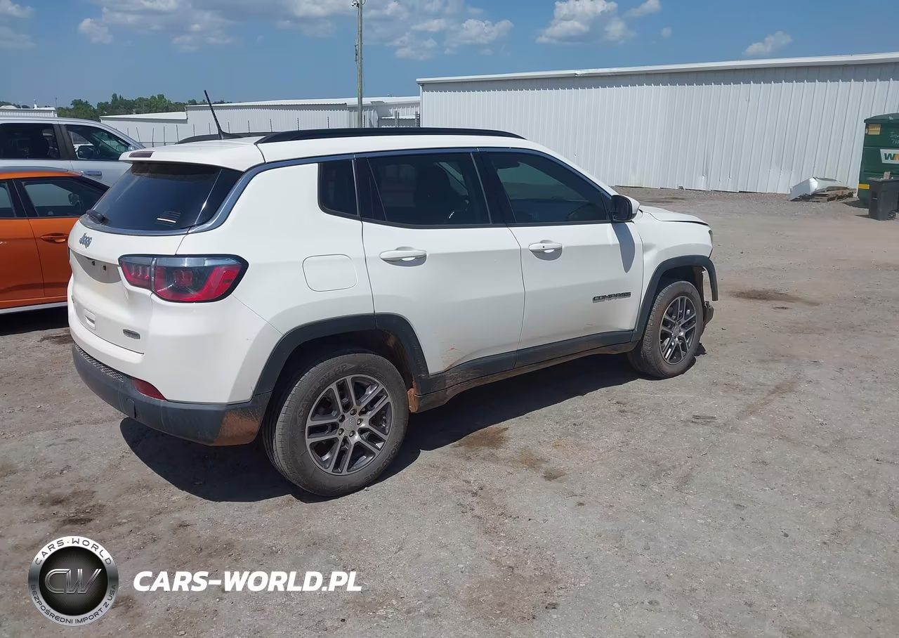 2018 Jeep Compass Latitude 4X4 VIN:3C4NJDBB0JT232272 - 4