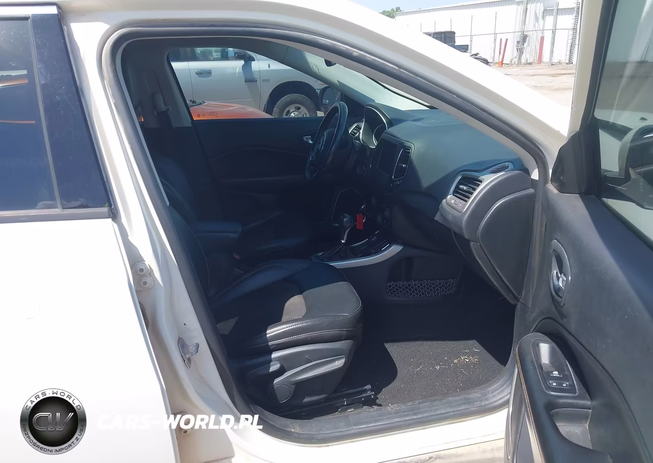 2018 Jeep Compass Latitude 4X4 VIN:3C4NJDBB0JT232272 - 5