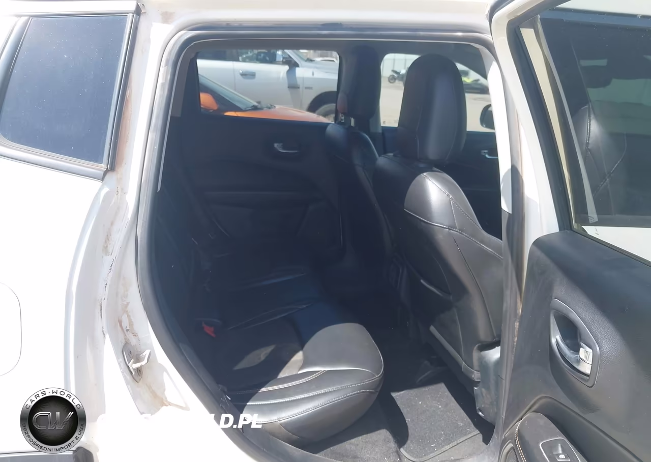 2018 Jeep Compass Latitude 4X4 VIN:3C4NJDBB0JT232272 - 8
