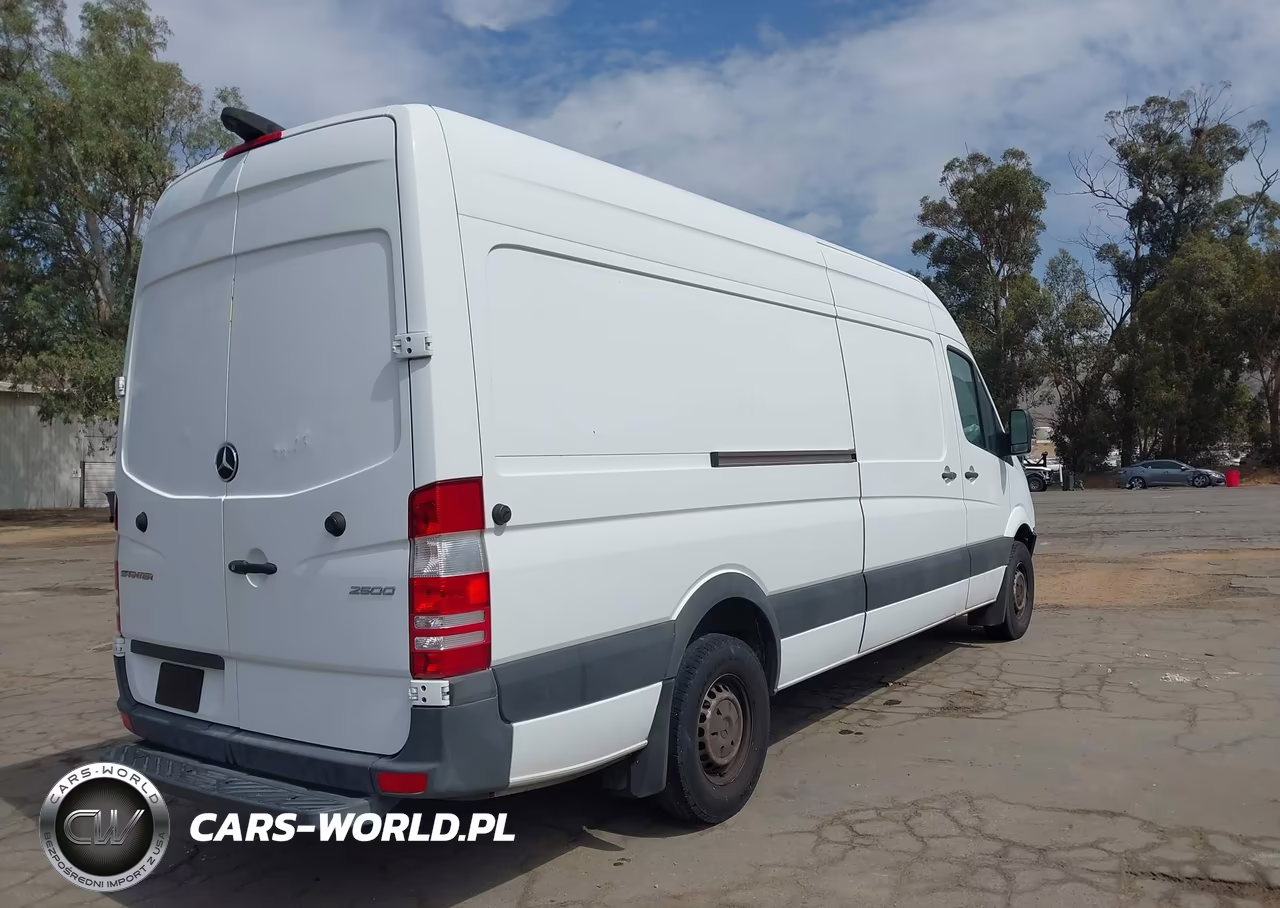 2018 Mercedes-Benz Sprinter 2500 High Roof V6 VIN:WD3PE8CD7JP618125 - 4