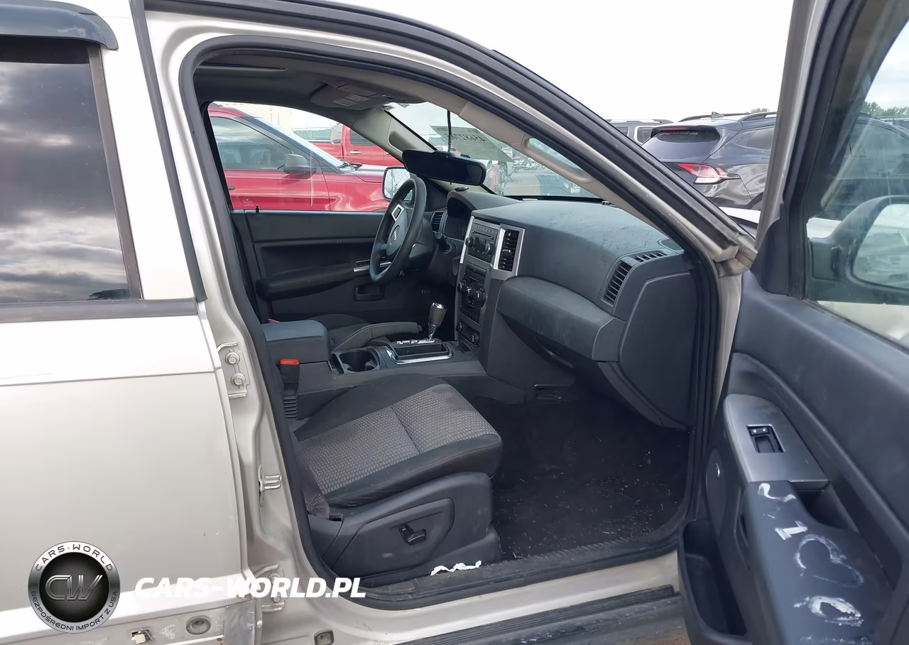 2008 Jeep Grand Cherokee Laredo VIN:1J8GR48K68C237077 - 5
