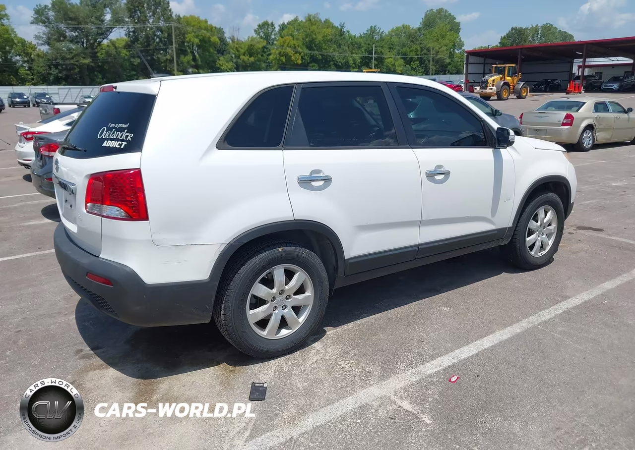 2011 Kia Sorento Lx VIN:5XYKT3A14BG013503 - 4