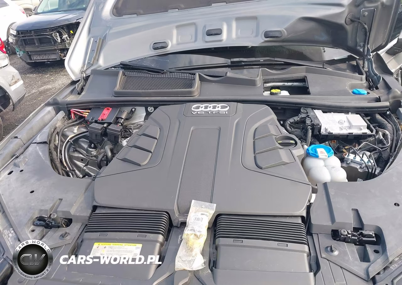 2017 Audi Q7 3.0T Premium VIN:WA1VAAF75HD003018 - 10