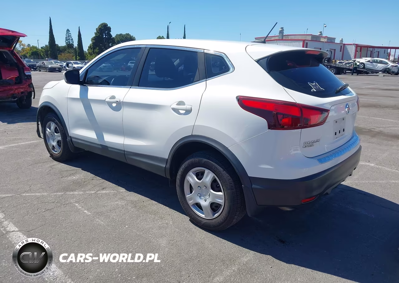 2018 Nissan Rogue Sport S VIN:JN1BJ1CP3JW183741 - 3