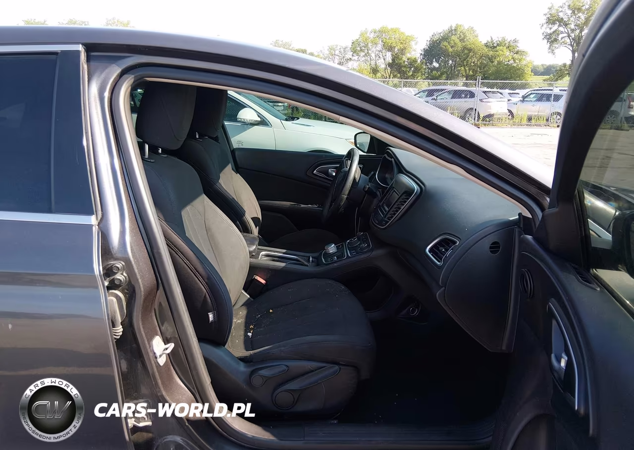 2015 Chrysler 200 Limited VIN:1C3CCCAB8FN666917 - 5