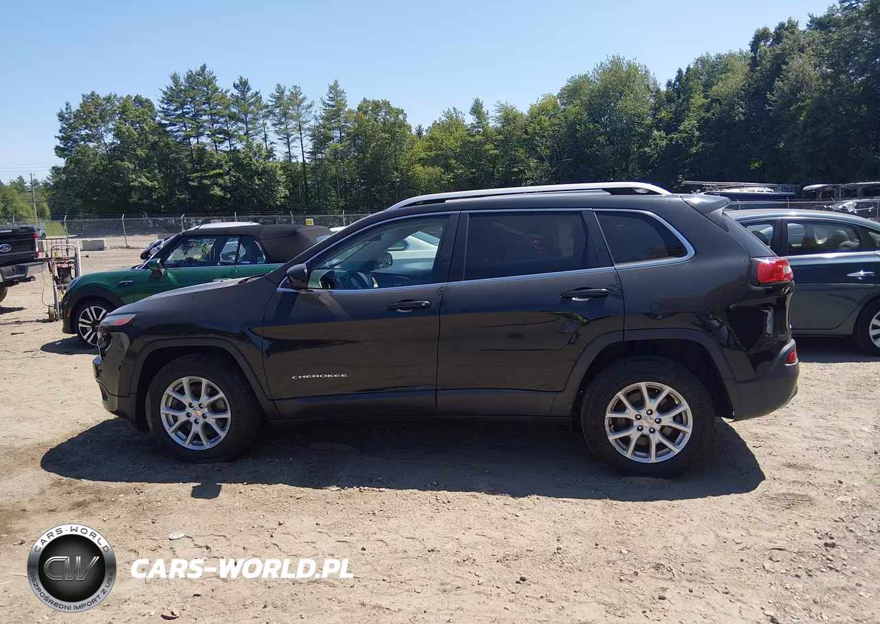 2016 Jeep Cherokee Latitude VIN:1C4PJMCS4GW236674 - 14