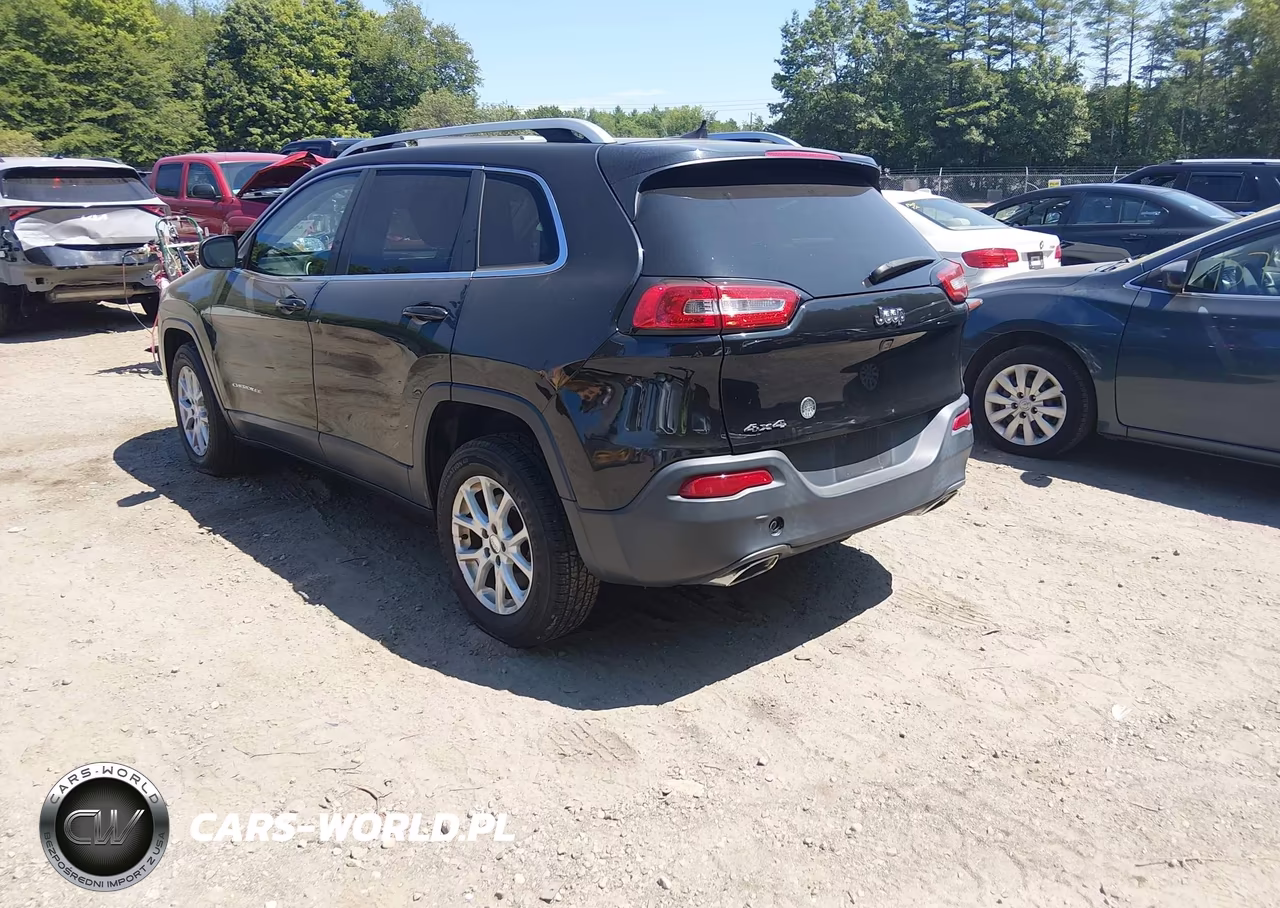 2016 Jeep Cherokee Latitude VIN:1C4PJMCS4GW236674 - 3