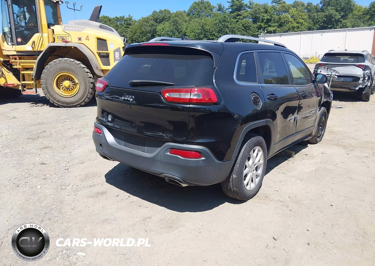 2016 Jeep Cherokee Latitude VIN:1C4PJMCS4GW236674 - 4