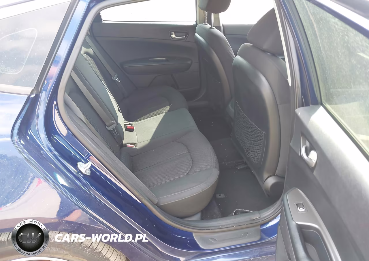 2019 Kia Optima Lx VIN:5XXGT4L32KG319968 - 8