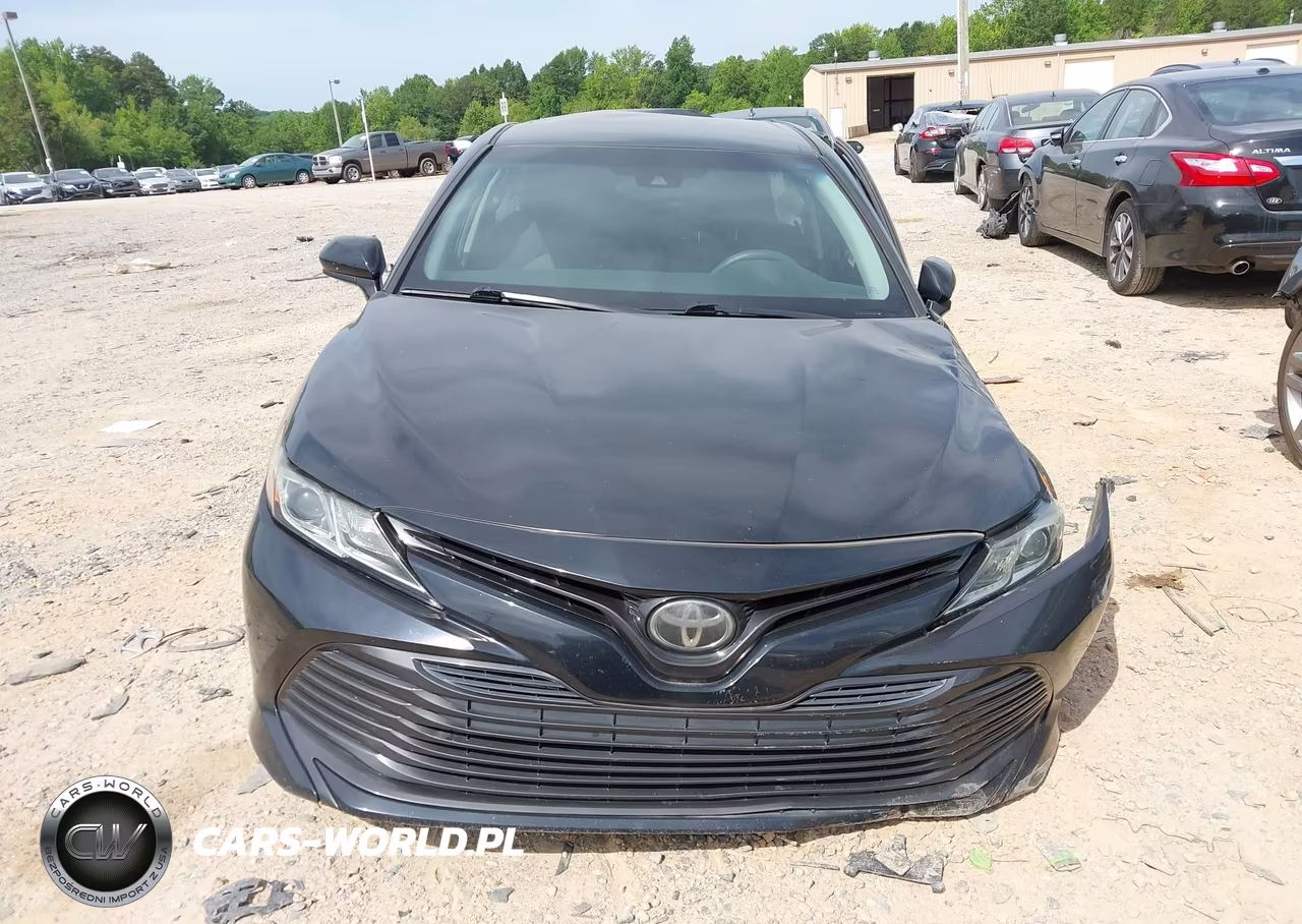 2018 Toyota Camry Le VIN:4T1B11HK7JU052989 - 11