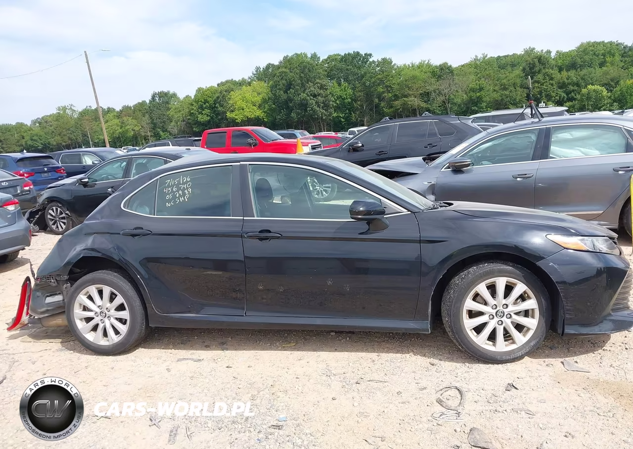 2018 Toyota Camry Le VIN:4T1B11HK7JU052989 - 12