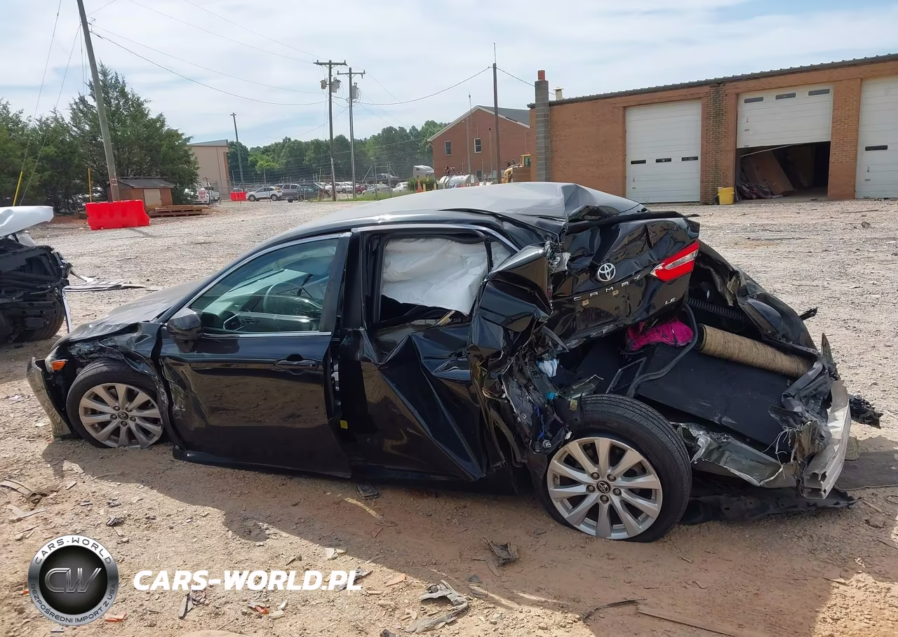 2018 Toyota Camry Le VIN:4T1B11HK7JU052989 - 13
