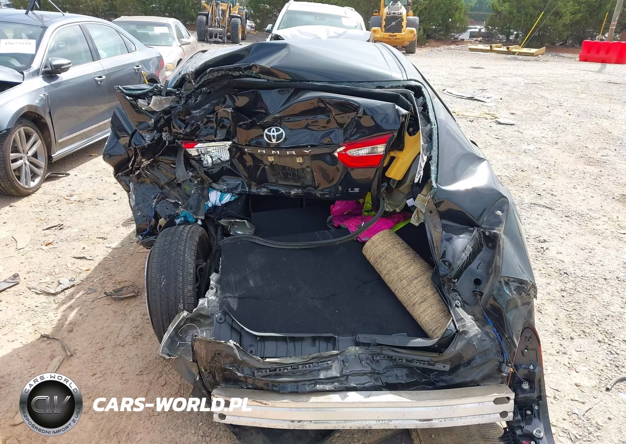 2018 Toyota Camry Le VIN:4T1B11HK7JU052989 - 15