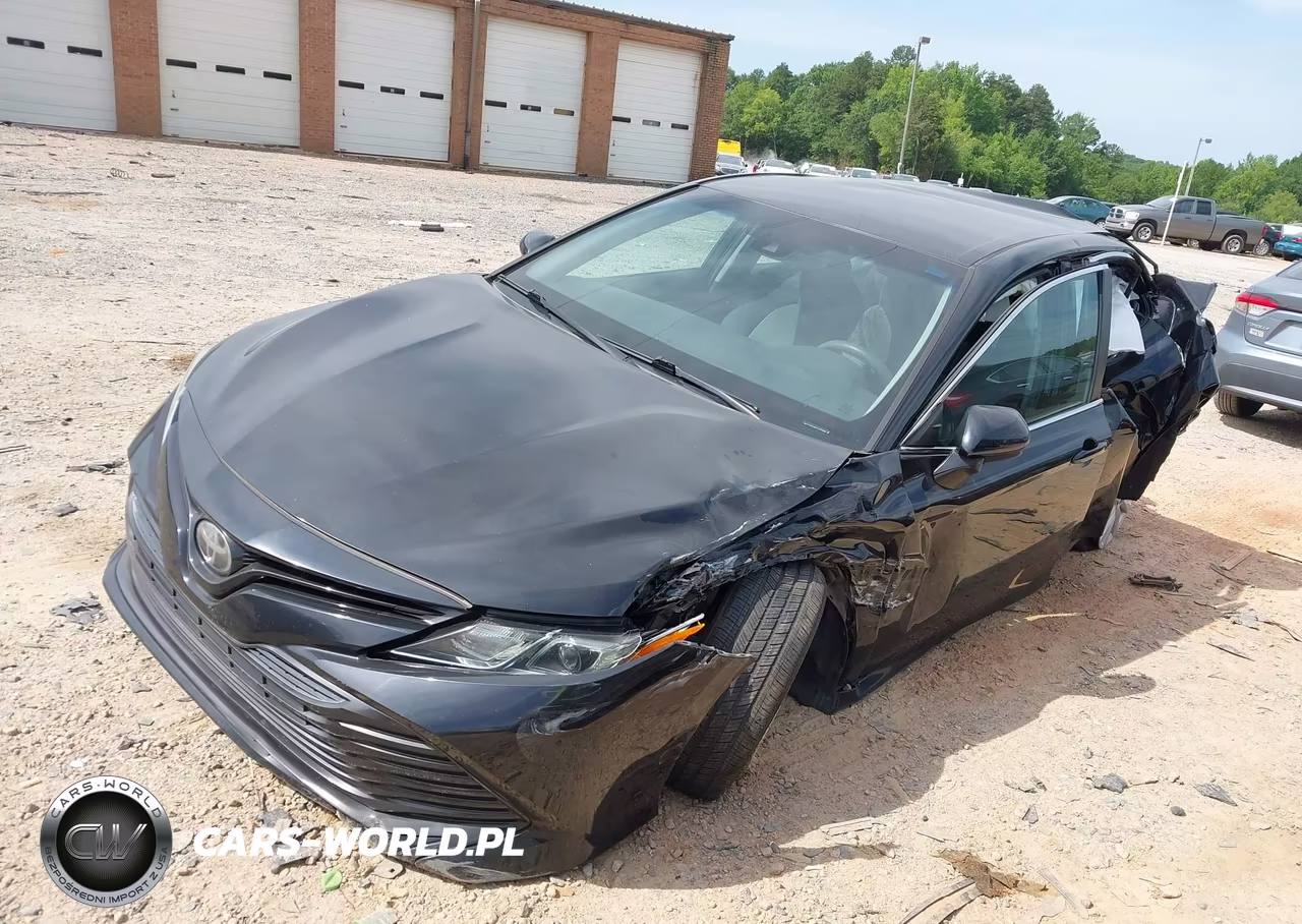 2018 Toyota Camry Le VIN:4T1B11HK7JU052989 - 2
