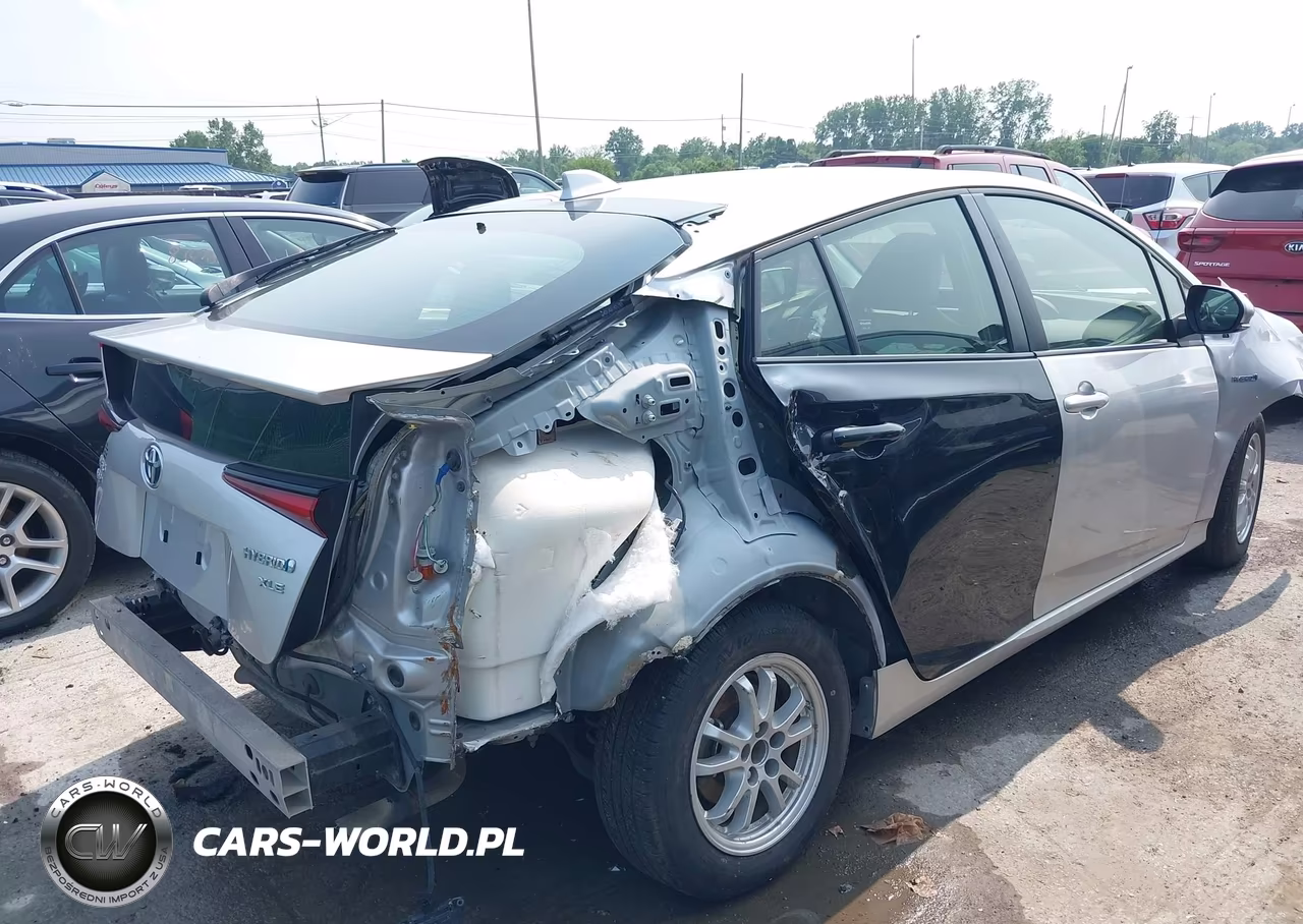 2021 Toyota Prius Xle Awd-E VIN:JTDL9MFU1M3025143 - 4