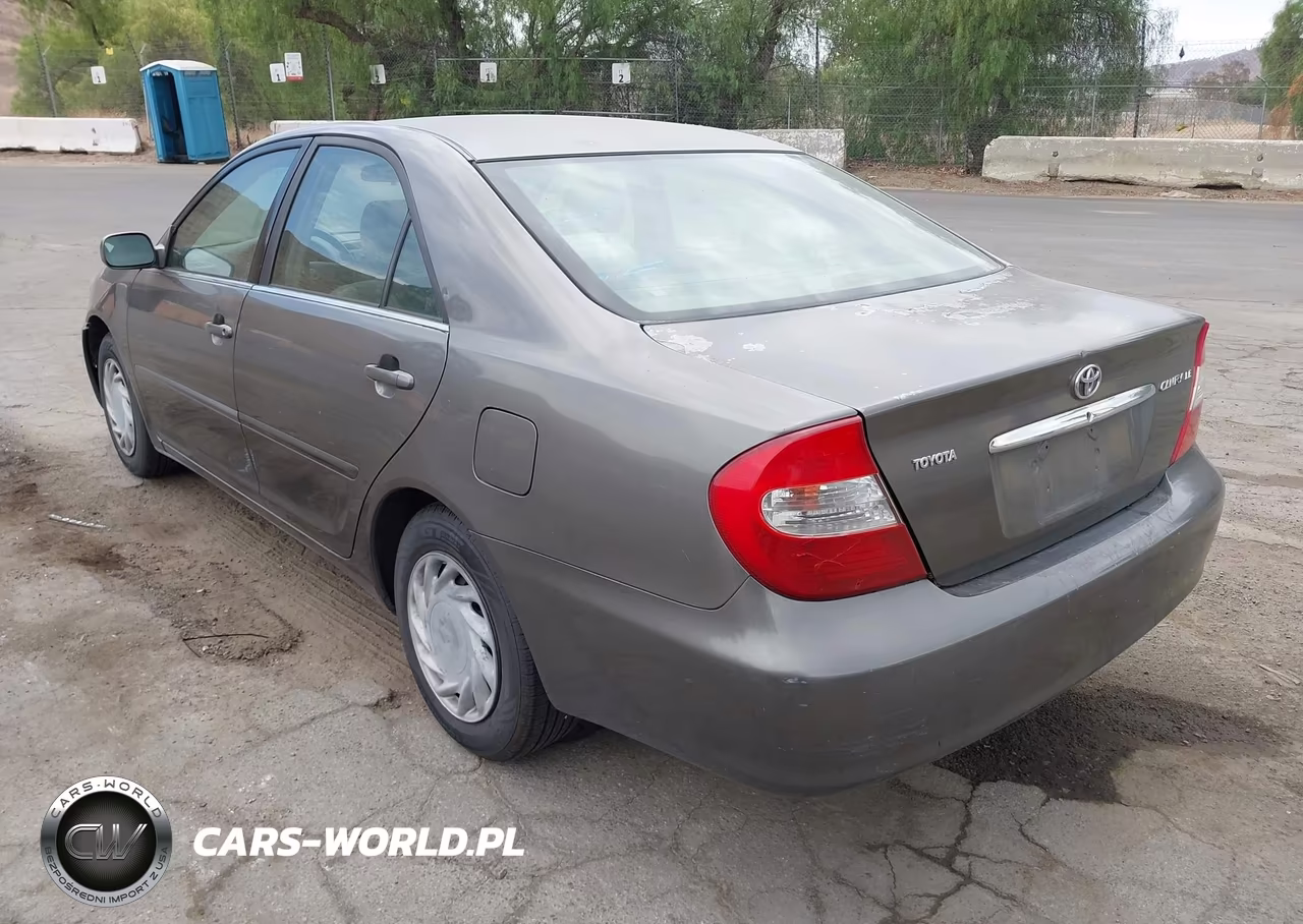 2003 Toyota Camry Le VIN:JTDBE32K630184679 - 3