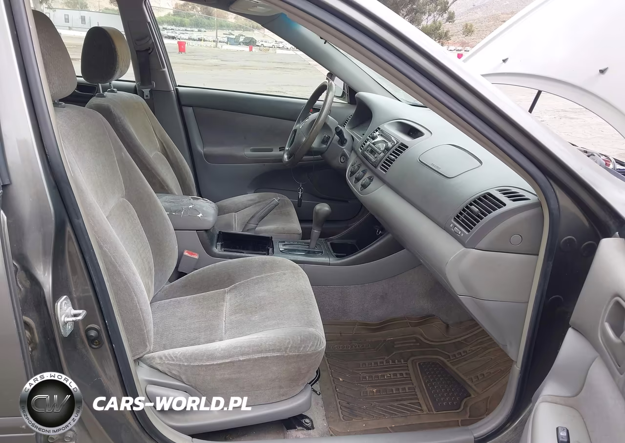 2003 Toyota Camry Le VIN:JTDBE32K630184679 - 5