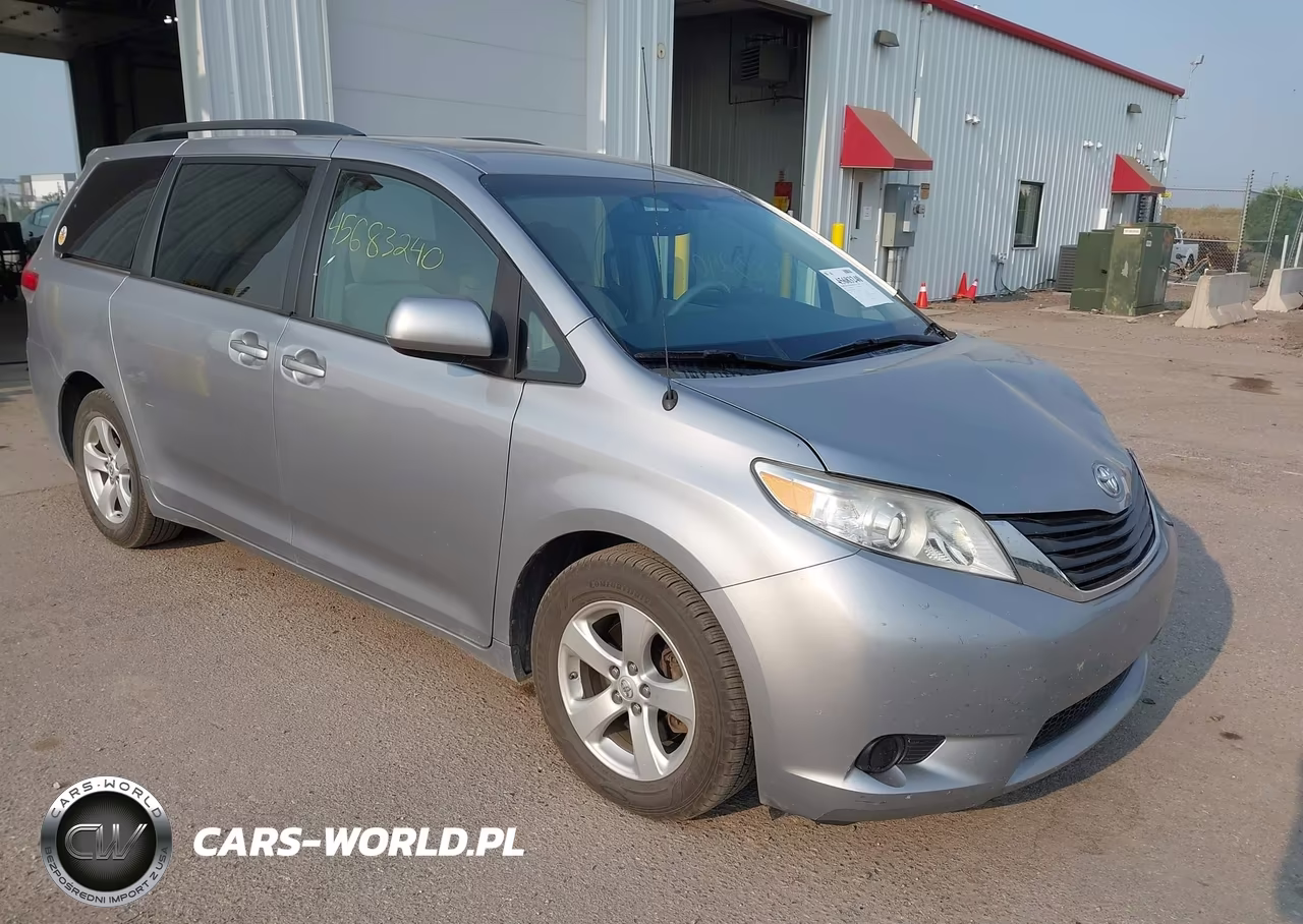 2013 Toyota Sienna Le V6 8 Passenger – zdjęcie 1 z 16