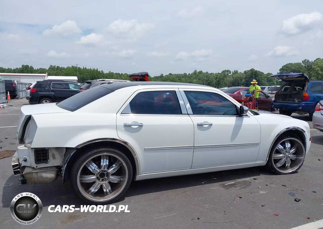 2010 Chrysler 300 Touring-Signature Series-Executive Series VIN:2C3CA5CV2AH315513 - 14