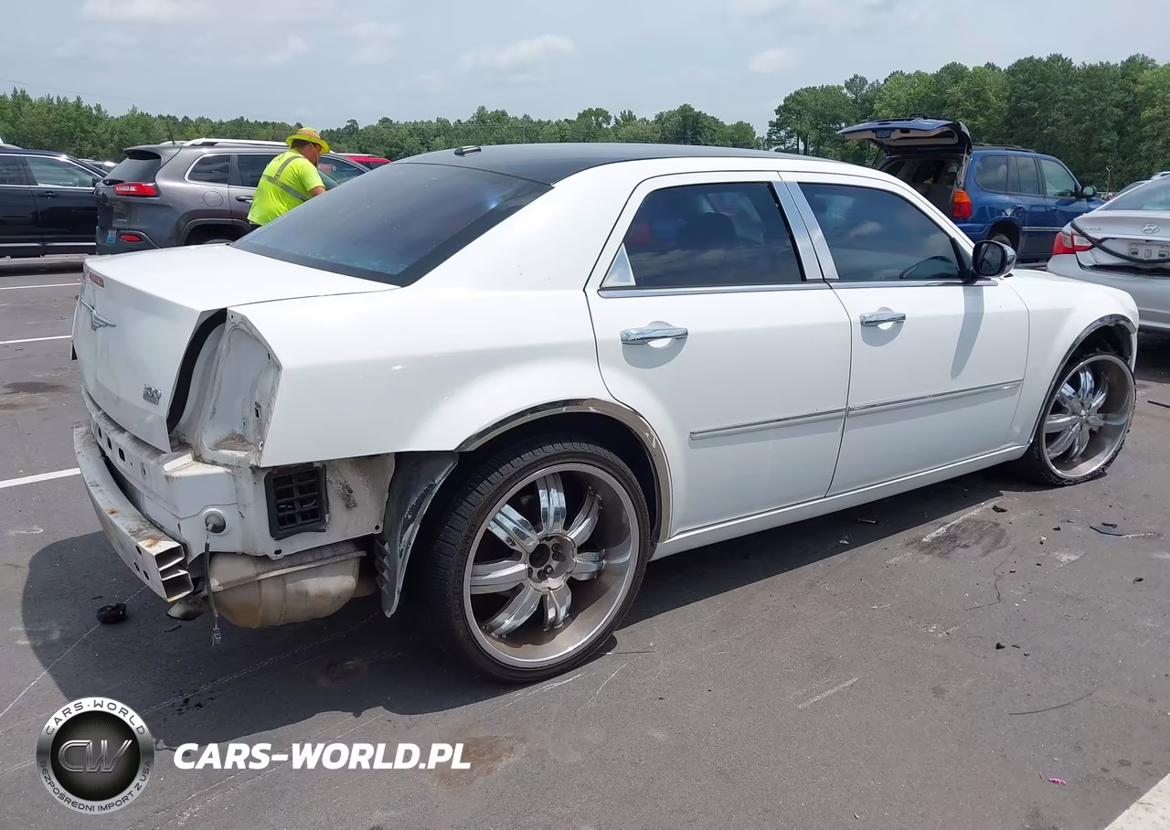 2010 Chrysler 300 Touring-Signature Series-Executive Series VIN:2C3CA5CV2AH315513 - 4