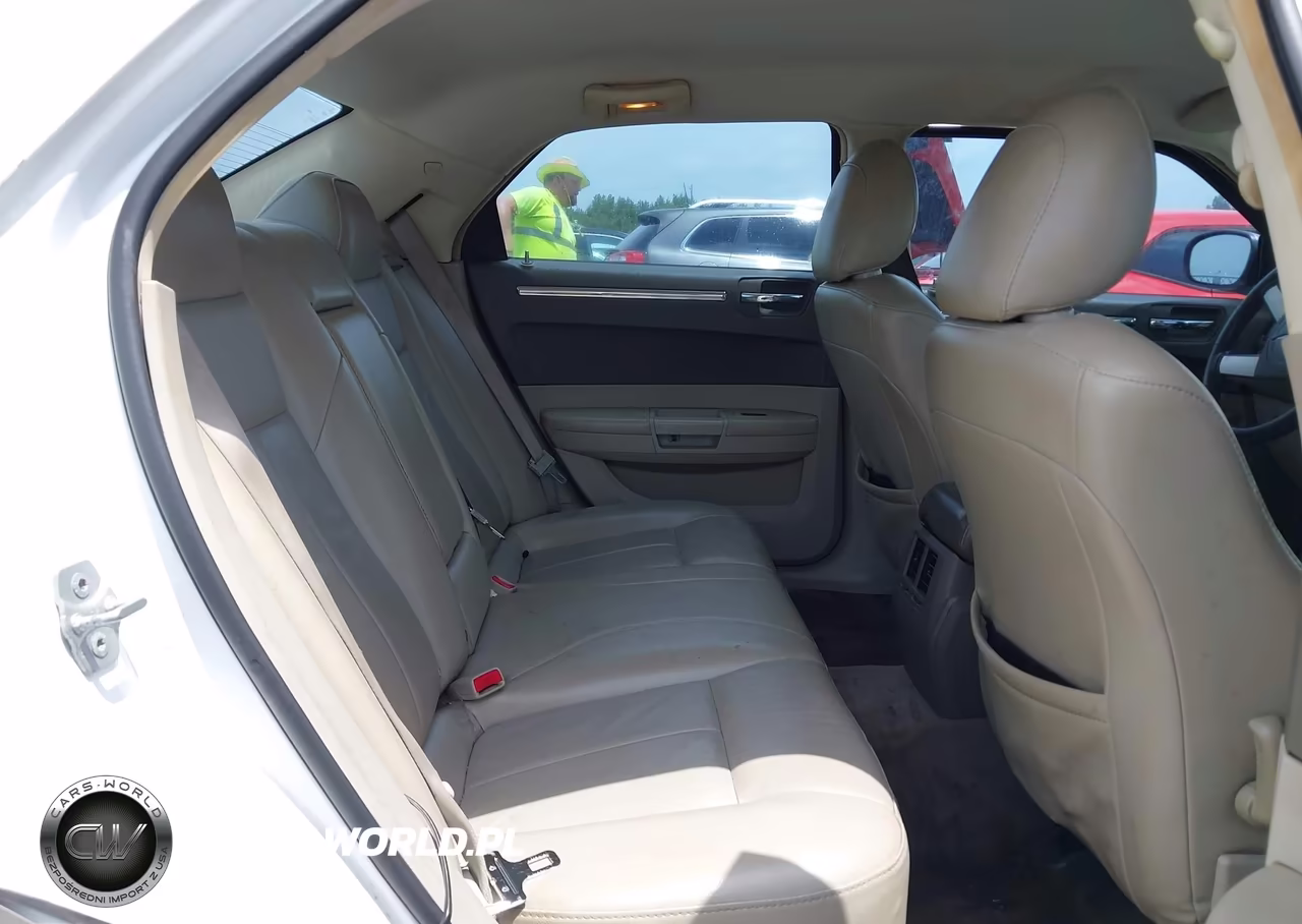 2010 Chrysler 300 Touring-Signature Series-Executive Series VIN:2C3CA5CV2AH315513 - 8