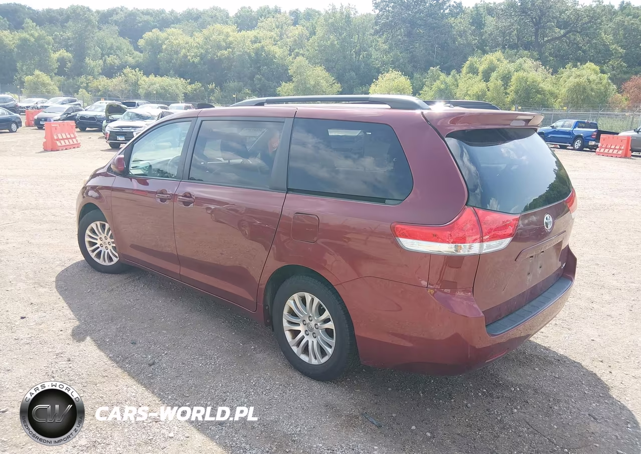 2014 Toyota Sienna Xle V6 8 Passenger VIN:5TDYK3DC7ES458965 - 3