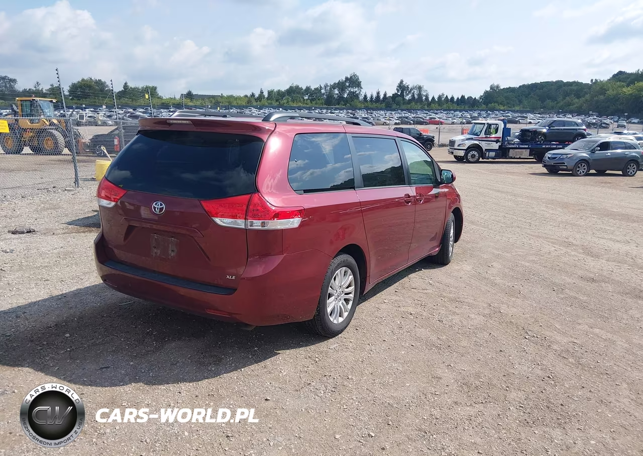 2014 Toyota Sienna Xle V6 8 Passenger VIN:5TDYK3DC7ES458965 - 4