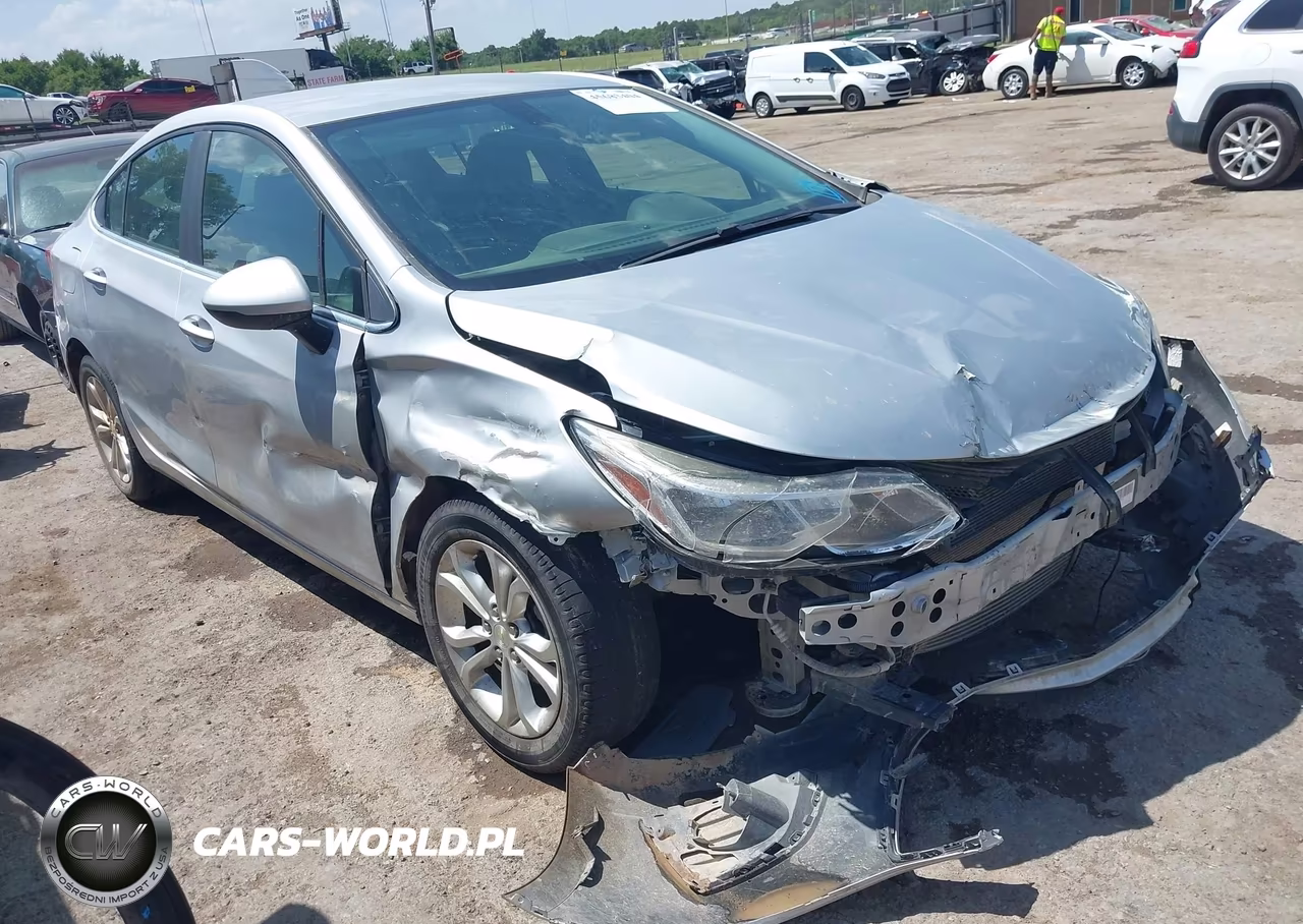 2019 Chevrolet Cruze Lt – zdjęcie 1 z 17